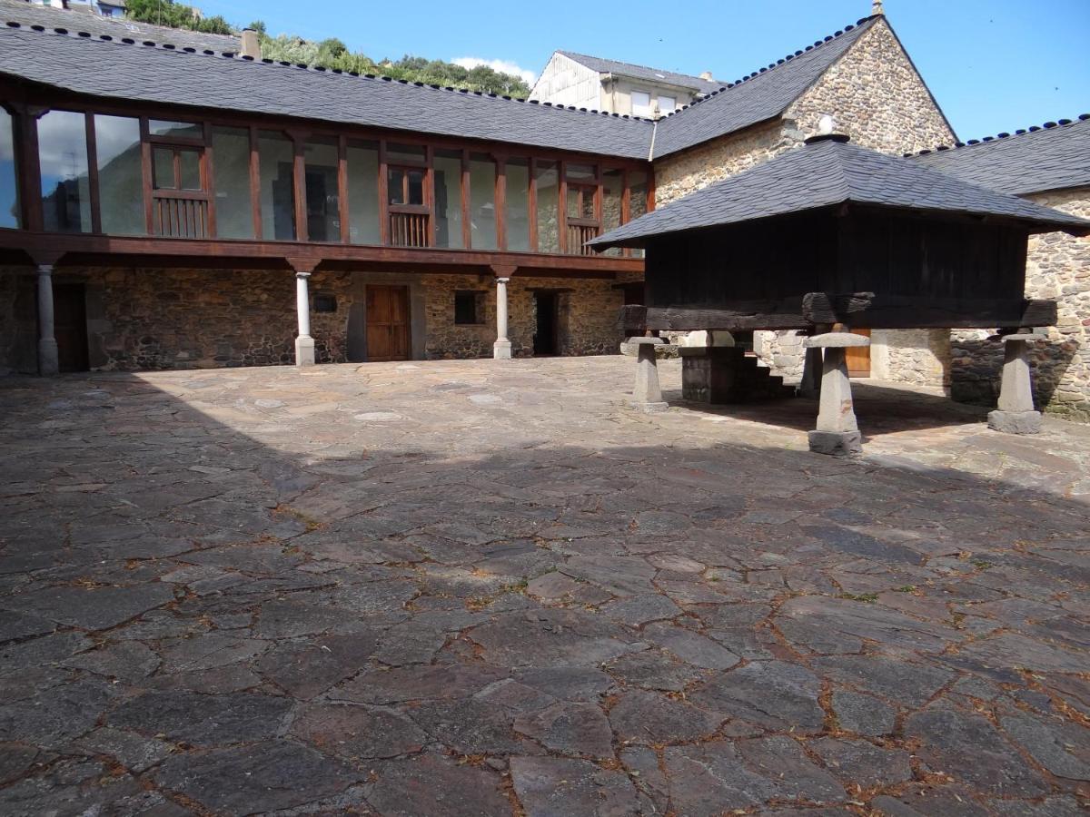 Albergue Francisco Giner De Los Rios Villablino Eksteriør bilde